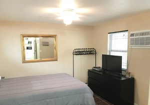 Cozy Studio. Near Everything!