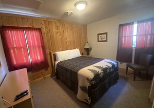 Cozy suite with fireplace. Close to hiking trails, ski resorts and family parks!