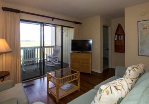 Cozy Villa w/ Gorgeous Marsh & Canal Views - Near Beach Club & Tennis