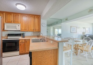 CRC 1208 - Ocean View Condo Overlooking Pool