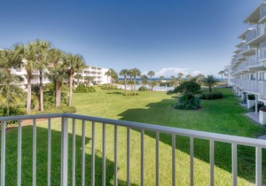 CRC 3201 - Retro Condo with Ocean View