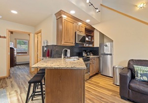 Creekside Suite 11 River View!