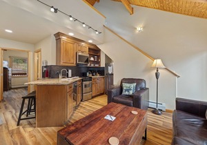 Creekside Suite 11 River View!