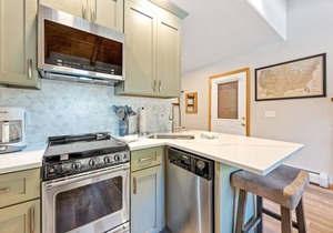 Creekside Suite 20 River View!
