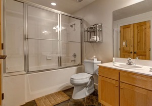 Crestview D304 by Moose Management-Top Floor! Walk to Outlets&Shuttle -HotTub