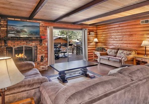 Cuddle Bear's Cabin- Cozy Log Cabin- Pool Table