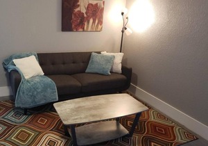Cute 2 bedroom apartment in historic neighborhood