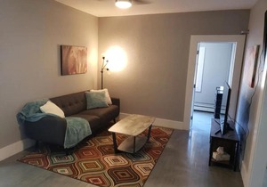 Cute 2 bedroom apartment in historic neighborhood