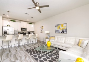 Cute 4 Bed Splash Pool Townhome in Storey Lake