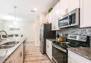 Cute 4 Bed Splash Pool Townhome in Storey Lake