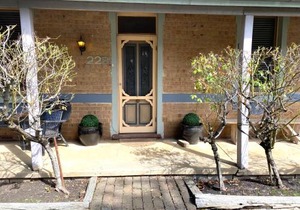 Cute Cottage On Byng - Walk to Town