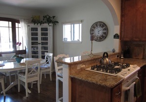 Cute Luxurious Beach house in Trendy Belmont Shore! Short WALK to BEACH !