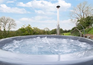 Cwm Hyfryd - Four Bedroom House, Sleeps 8