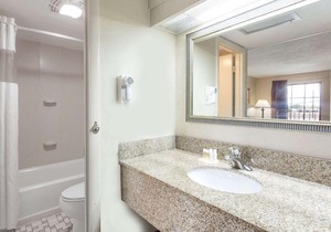 Days Inn by Wyndham Camp Springs Andrews AFB