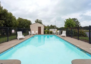 Days Inn by Wyndham Clinton