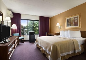 Days Inn by Wyndham New Stanton PA