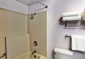 Days Inn & Suites by Wyndham Fullerton