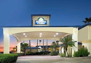 Days Inn & Suites by Wyndham Winnie
