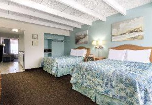 Days Inn & Suites by Wyndham Jekyll Island