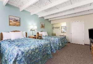 Days Inn & Suites by Wyndham Jekyll Island