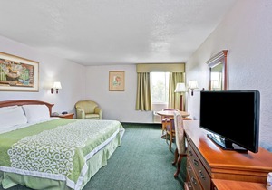 Days Inn & Suites by Wyndham Fullerton