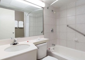 Days Inn & Suites by Wyndham Columbus East Airport