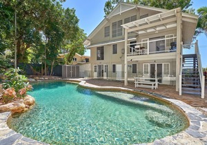 Decked Out By The Sea 4 Bedrooms