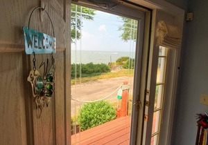 Delightfully Spacious Private Beach-Front Home Sleeps 13 on Lake Erie!