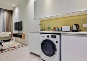 Deluxe King Suite with Twin Tower View 22