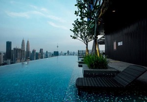 Deluxe King Suite with Twin Tower View 22