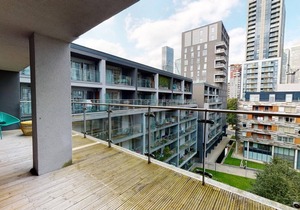 Deluxe Two Bed Apartment w Balcony in Canary Wharf