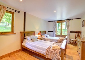Derw Lodge - Two Bedroom House, Sleeps 4