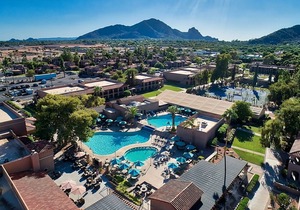 Desert Adventure! 2 Serene Units, Picturesque Views, Spa, Bar, On-Site Dining