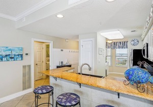 Desirable 2 bdr Gulf-Front 8th floor Pearl of Navarre Condo!