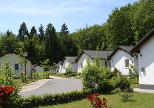 Detached bungalow with dishwasher in a green area