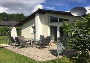 Detached bungalow with dishwasher in a green area