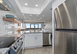 Direct Oceanfront 2BR Suite - Pool & Immediate Beach Access