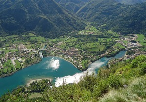 DIRECTLY ON THE BEACH/LAKE, up to 4 people, pool, garden and fantastic views