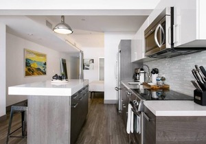 Distinguished Loft-Style Home w/Modern Kitchen