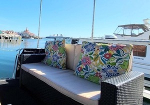 Dockside Boat & Bed Long Beach