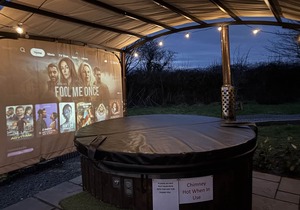 Dog-Friendly Executive Glamping Pod With Hot Tub