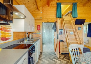 Dog Friendly Log Cabin with Hot Tub - Seiriol