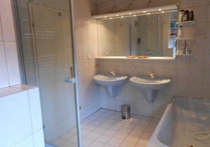Double room, shower and bath, toilet, 1 bed room