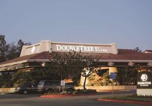 DoubleTree by Hilton Bakersfield