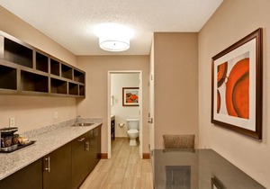 Doubletree by Hilton Hattiesburg 1 King Studio Suite Mobility/Hearing Accessible Tub