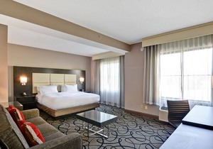 Doubletree by Hilton Hattiesburg 1 King Studio Suite Mobility/Hearing Accessible Tub