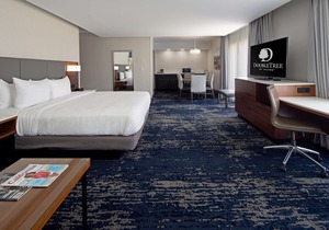 DoubleTree by Hilton Bakersfield