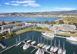 DoubleTree by Hilton Hotel Berkeley Marina