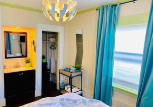 DOWNTOWN Clean & Comfortable Private Room