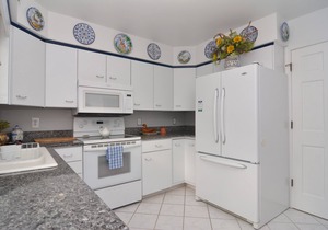 Downtown Rehoboth Beach 1.5 Blocks to the Beach Sleeps 19 w/Parking